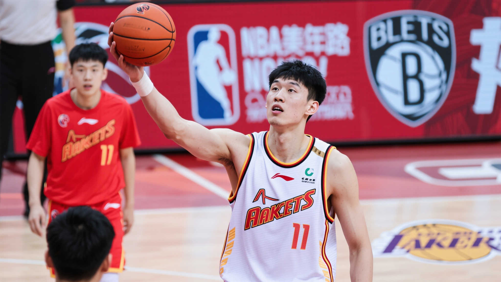 到几十万人
